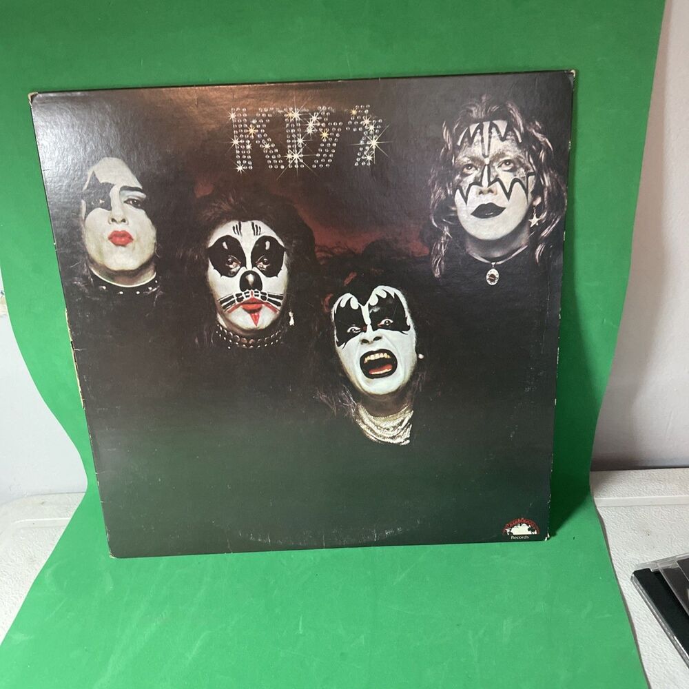 KISS - Debut Vinyl Album - 1974  Casablanca Records - NBLP 7001